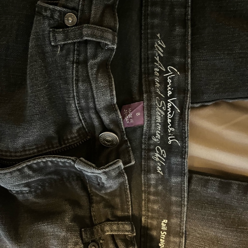EUC Gloria Vanderbilt All around slimming effect rail straight black jeans - Picture 2 of 6
